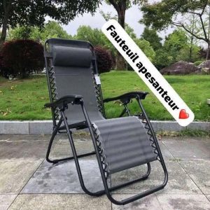 Chaise inclinable pliante avec repose-pied